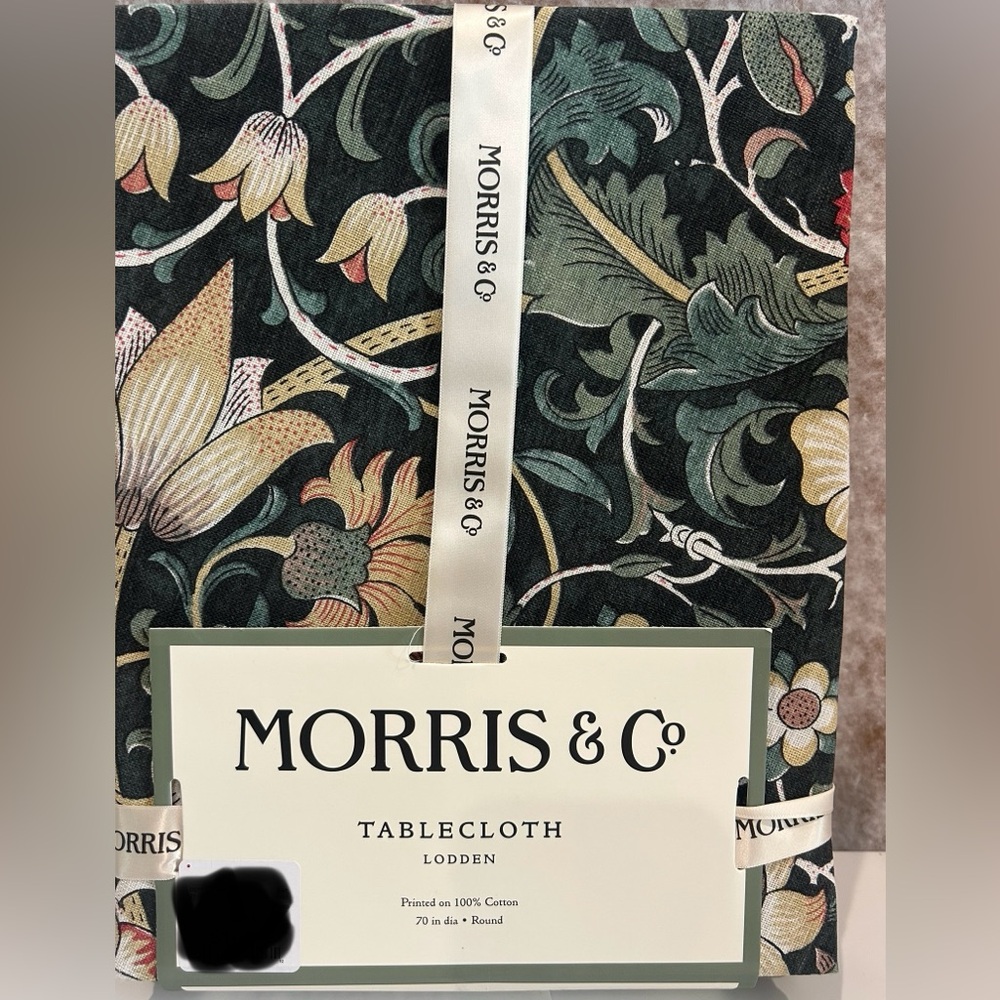 Morris & Co. Lodden Floral Tablecloth — Dark Green